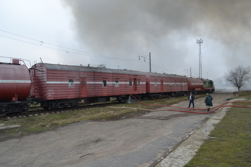 В Одессе загорелись склады на железнодорожной станции